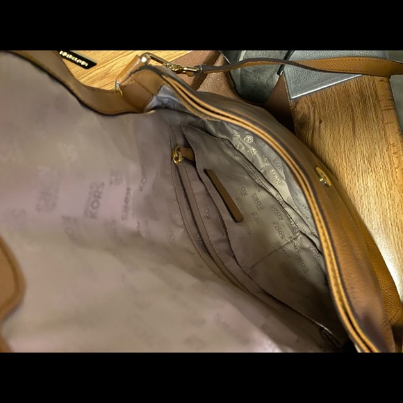 Handbag - Picture 2 of 3